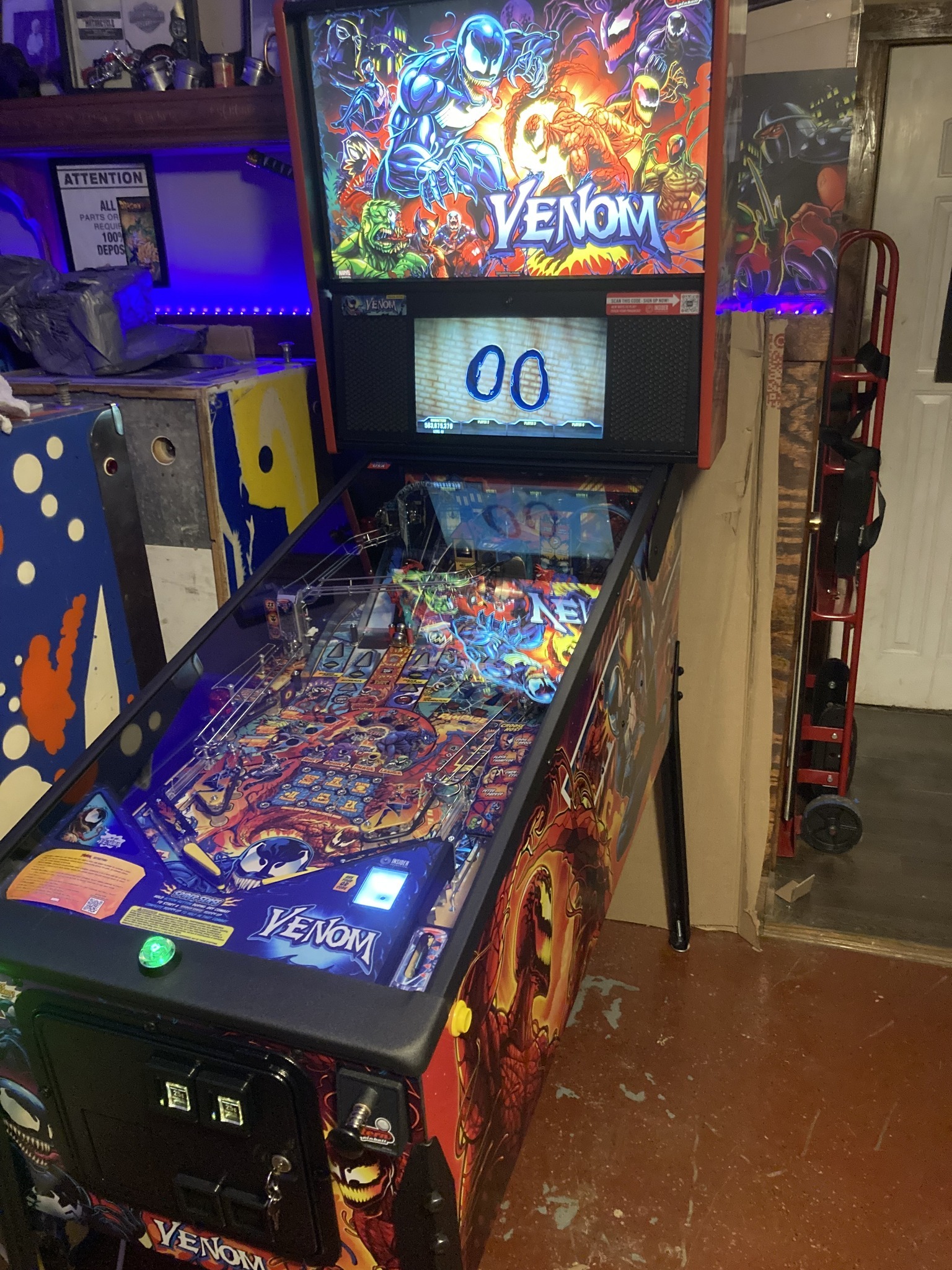 Venom Premium Pinball Machine by Stern